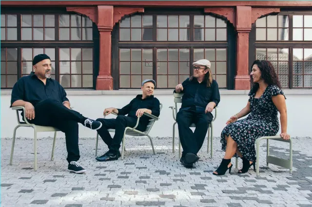 Gruppenfoto der Band Omri Hason.